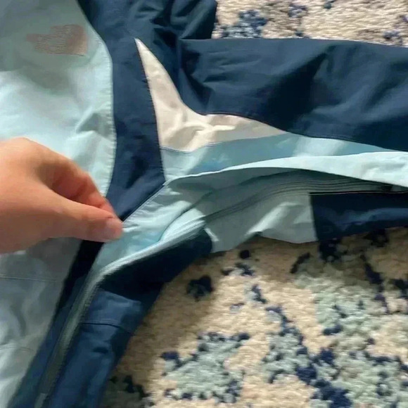 Northface, hyvent winter sport jacket medium - Picture 7 of 8